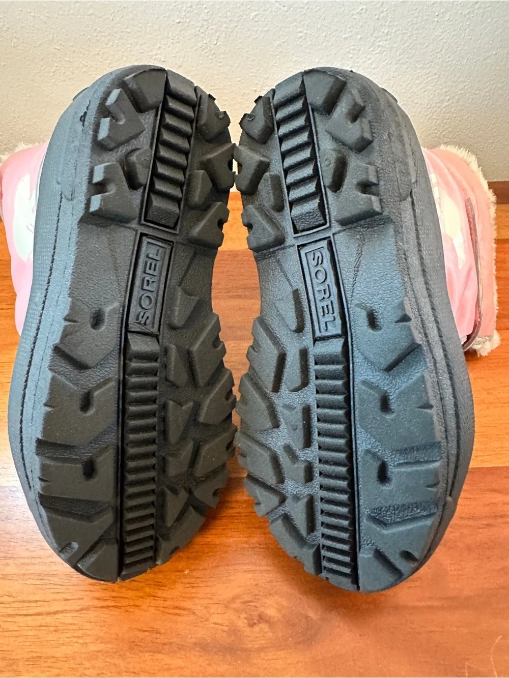 Kids girls Sz 13 Sorel Snow boots. Pink. NWOT. No sign of wear.